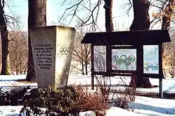 Gedenkstein an die olympische Fackel 1936 am Grenzübergang Hellendorf