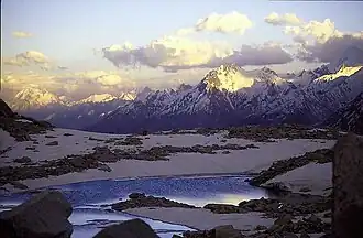 Der östliche Teil der Berge; das Biafotal liegt links