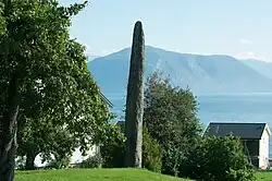 Foto eines schlanken aufrechtstehenden Steins