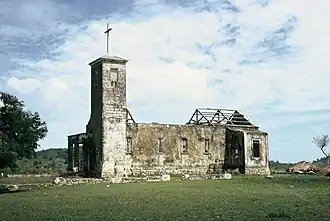 Ruinen der Kirche von Balibo nach der Schlacht um Timor (Bild von 1970)