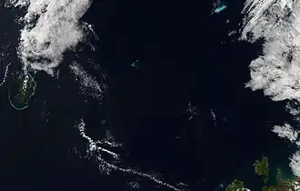 Satellitenbild mit Banc du Geyser in der Mitte, links Mayotte, oben rechts die Îles Glorieuses und unten rechts Madagaskar