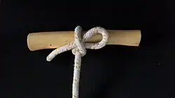 Törn um eine Stange und ein Halber Schlag mit Slip um die stehende Part.