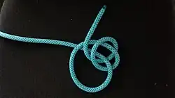 Dann einen zweiten Törn und achtet darauf, dass der zweite Törn den ersten bekneift