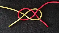 Und dieser sogenannte Einfache Trossenstek (#1442) den Altweiberknoten[1].