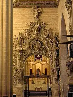 Portal der Capilla de San Carlos Borromeo