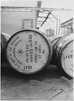 Alaska: Robbenfelle in Fässern (1957)