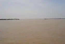 Der weite Bassac nahe Cần Thơ im Mekongdelta