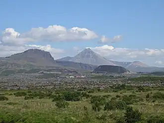 Baula umgeben von v.l.nr. Hraunsneföxl, Grábrók und Litla-Baula