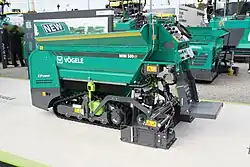 Elektrischer Asphaltfertiger MINI 500e von Vögele auf der Bauma 2022