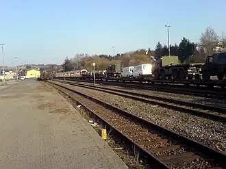 Bahnhof mit Militärzug, 2006