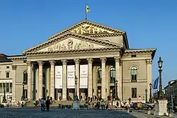 Frontalansicht der Bayerischen Staatsoper