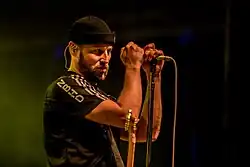 Sänger und Rhythmus-Gitarrist Arnim Teutoburg-Weiß