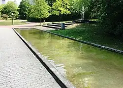 Becken im Olympischen Dorf