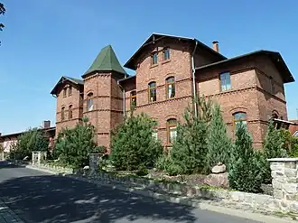 Empfangsgebäude, Straßenseite