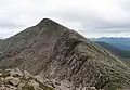 Blick vom westlich liegenden, 1104 Meter hohen Vorgipfel Stob Dearg zum Hauptgipfel des Ben Cruachan