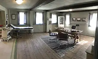 Behandlungszimmer von Dr. Gruber in der Bergdoktorpraxis