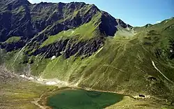 Bergerseehütte (2181 m) (unterhalb der Goldeckscharte), vom Aufstieg zum Berger Kogel gesehen (1980)