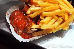 Currywurst mit Pommes frites