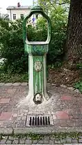 Grüner Städtischer Trinkbrunnen