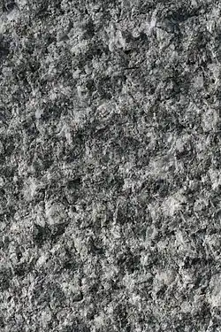 Punktgespitzte Steinoberfläche (Beuchaer Granitporphyr),(Muster ca. 25 × 15 cm)