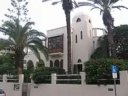 Beit Bialik, 1924–1926, orientalisierende Architektur vermengt mit Elementen italienischer Stadthäuser und von Kreuzfahrerbauten, Tel Aviv[15]