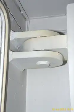 Anschweißband einer schweren Lukentür auf einem Schiff