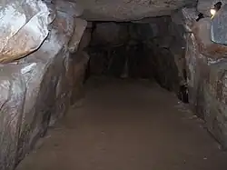 Birkehøj innen – einwärts geneigte Wand mit Überliegern