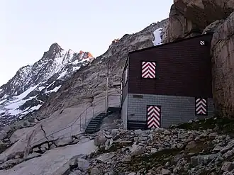 Aarbiwak und Lauteraarhorn im Sommer