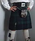 Black Watch Kilt mit einem Schwert als Kiltnadel