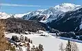 Davosersee mit Siedlung «Höhwald»; Berg rechts: Hüreli