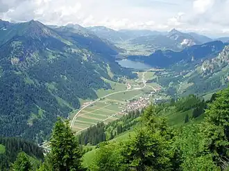Blick auf Nesselwängle und das Tannheimer Tal