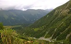 Blick auf den Zcheniszqali in Niederswanetien kurz vor dem Pass in Richtung Oberswanetien in Richtung Enguri-Tal.
