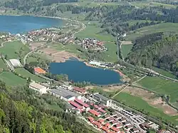 Blick vom Immenstädter Horn auf den Kleinen Alpsee und Bühl (links im Bild)