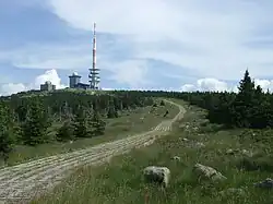 Der Brocken wird Schauplatz in Teil 3, wobei die Aufnahmen auf dem Hexentanzplatz bei Thale entstanden