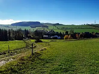 Blick auf Arnsfeld mit der Fuchshöhe (oben)