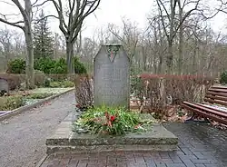 Oberschöneweide Grabstein für NS-Opfer