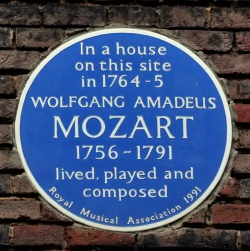 Schild am Wohnhaus der Mozarts in der Frith Street in London