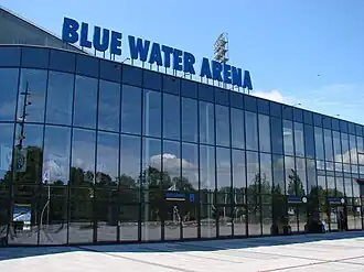 Die Fassade der Blue Water Arena