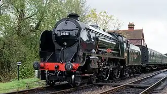 Schools 30925 Cheltenham als betriebsfähige Museumslokomotive 2021 im Einsatz bei der Bluebell Railway