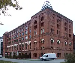 Böhmisches Brauhaus, Mechanisch-pneumatische Mälzerei, Friedenstraße 89–93, Landsberger Allee 32