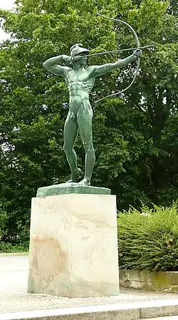 Bogenschütze auf dem Platz der Menschenrechte in Hannover