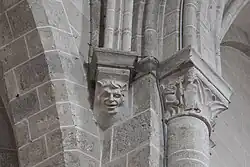 Konsole und Kapitell