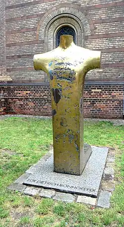 Bronzetorso neben der Berliner Zionskirche (2020)