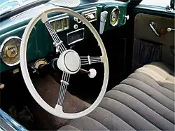 Borgward Hansa 1500 (1949–1954): drei Speichen, jeweils aus vier dünnen Metallstäben bestehend