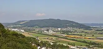 Der Born, fotografiert von Egerkingen. In der Bildmitte am Fusse des Born liegt Kappel.