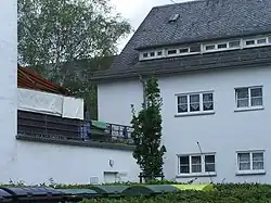 Haus der Siedlung Bornheimer Hang mit Dachterrasse und Spitzgiebeldach in der Pestalozzi Straße