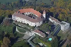 Luftaufnahme der Burg Bernstein