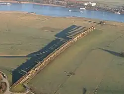 Linksrheinische Reste der Eisenbahnbrücke Wesel