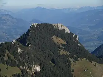 Brünnstein mit Himmelmoosalm, links davor die Rotwandlspitz