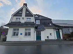 Bahnhofsgebäude von Breidenbach, Straßenseite (2021)